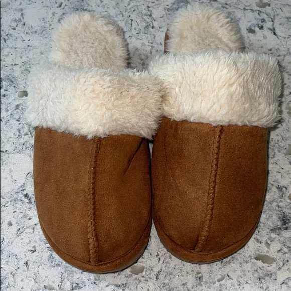 pair of brown, fuzzy slippers size 9 - Picture 1 of 5